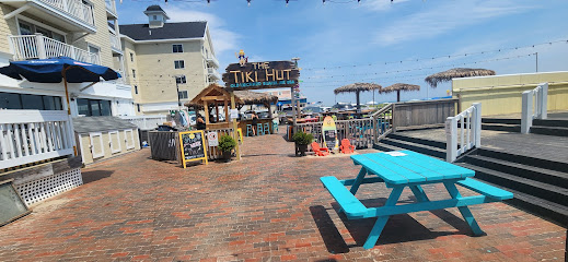 Charlieâ€™s famous roast beef and lobster rolls