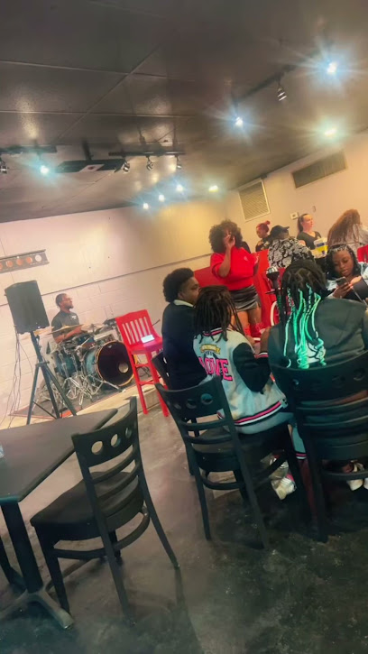 Escapades Bar &Grill