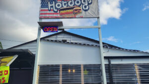 WoW Hotdogs & Burgers